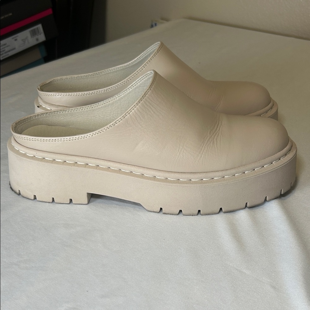 Pilcro Chunky Platform Leather Comfy Slip On Beige Clogs Size 41 EU